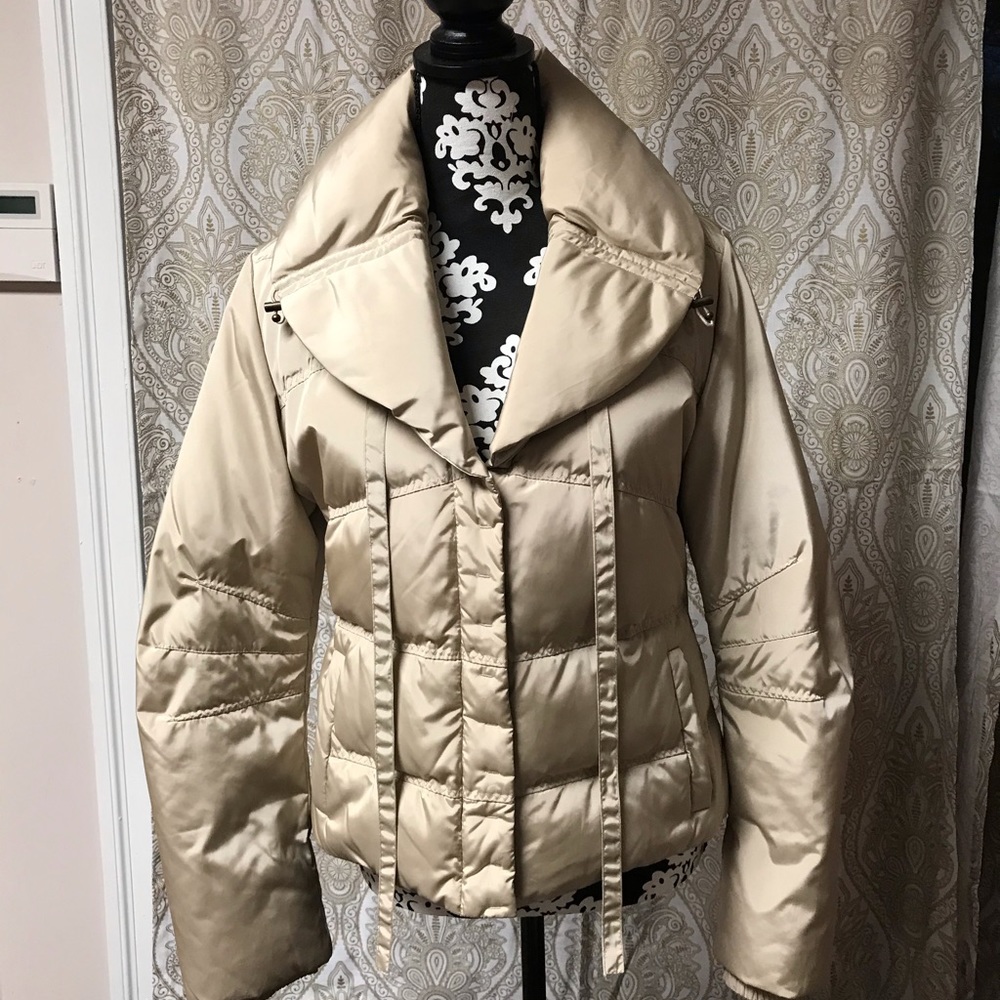 Tahari puffer coat in Champagne beige Medium.